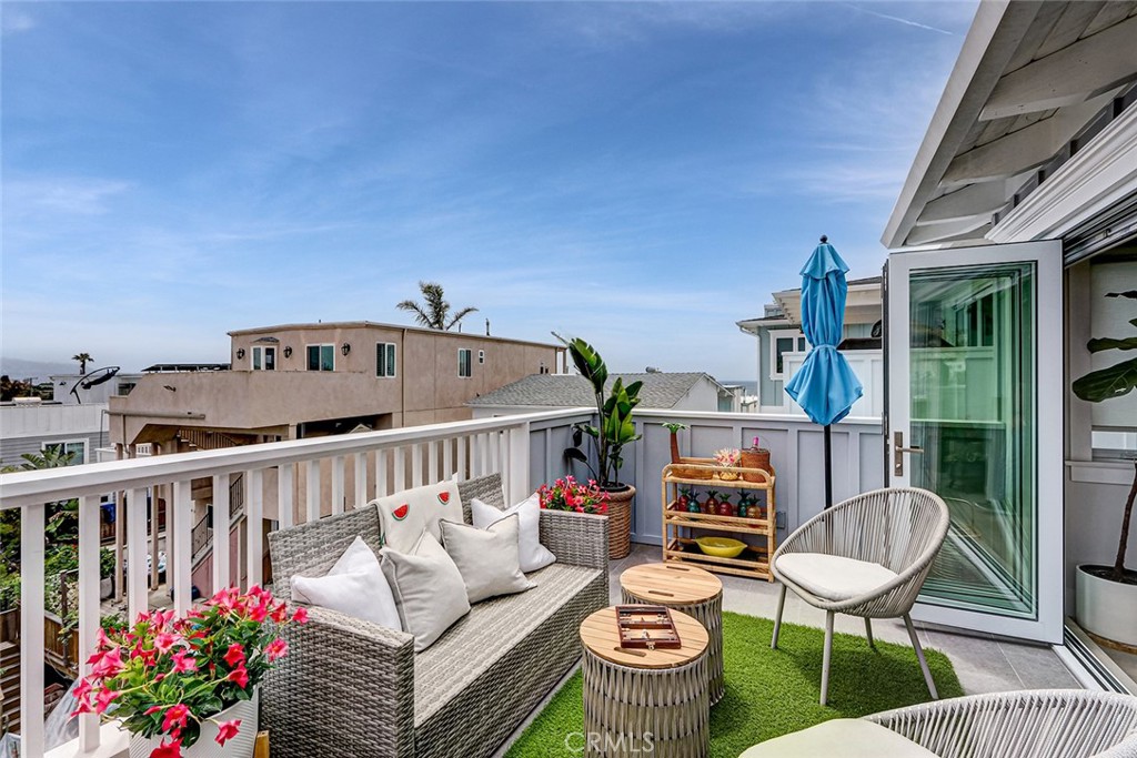 704 Loma