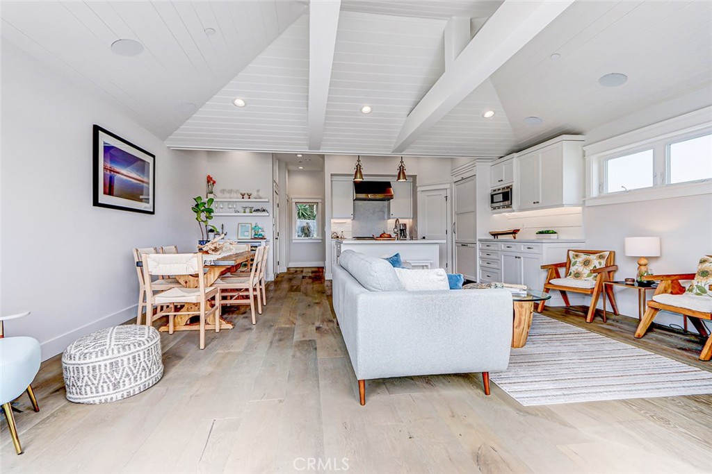 704 Loma