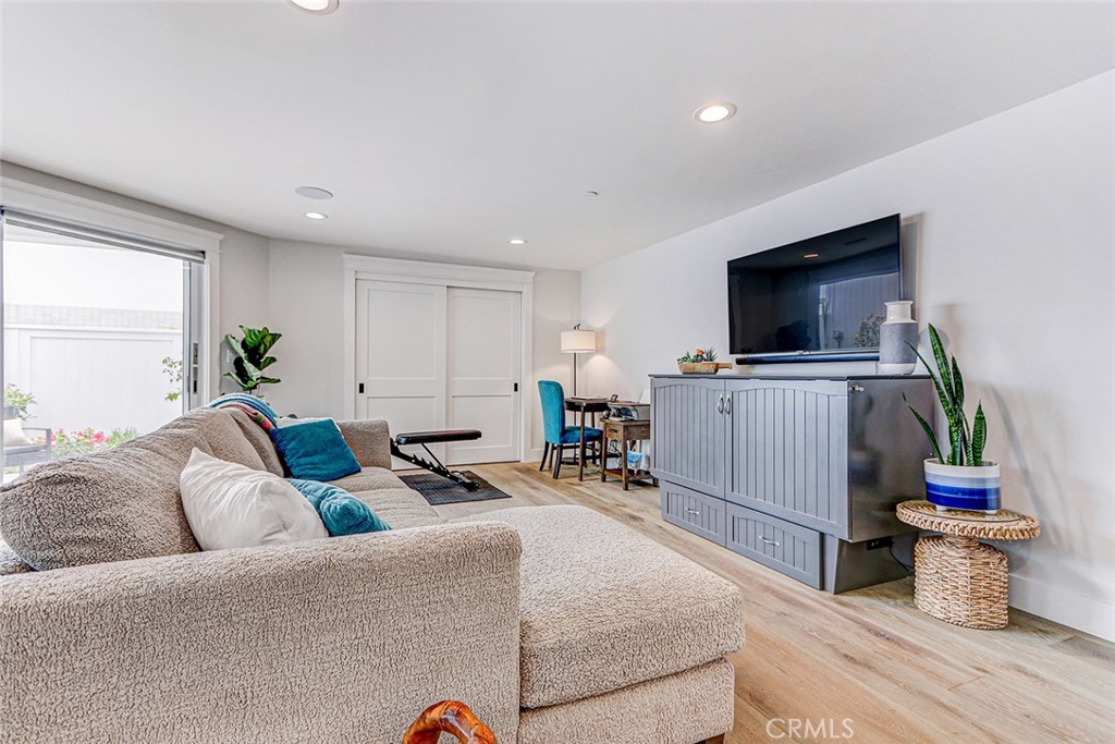 704 Loma