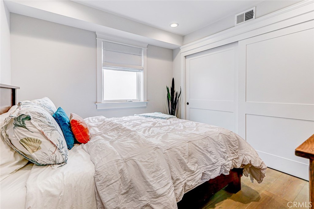 704 Loma