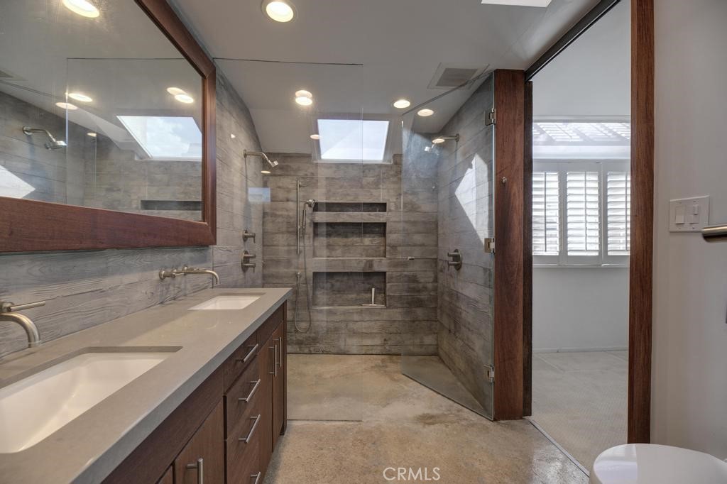 501 Herondo Street 49