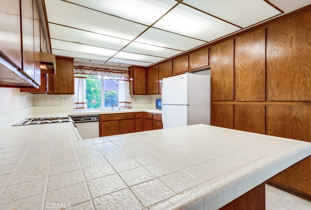 15325 Grevillea Avenue