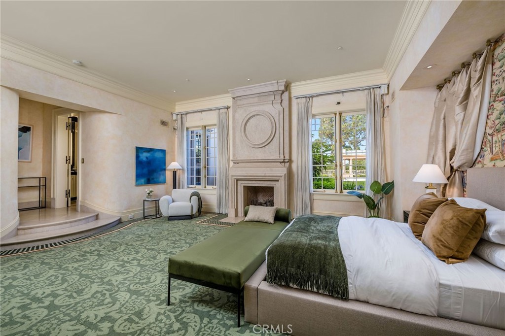 1129 Via Mirabel
