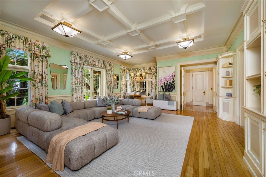 1129 Via Mirabel