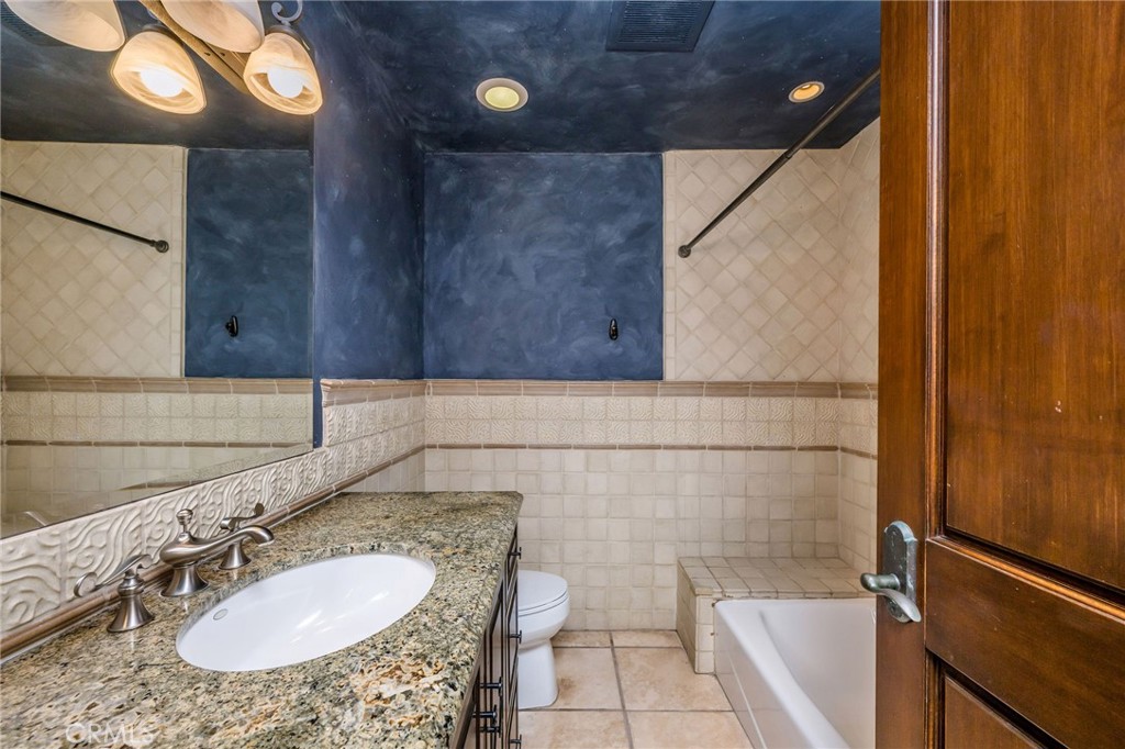 215 S Poinsettia Avenue