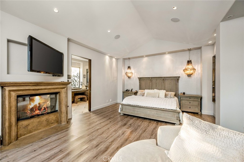 215 S Poinsettia Avenue