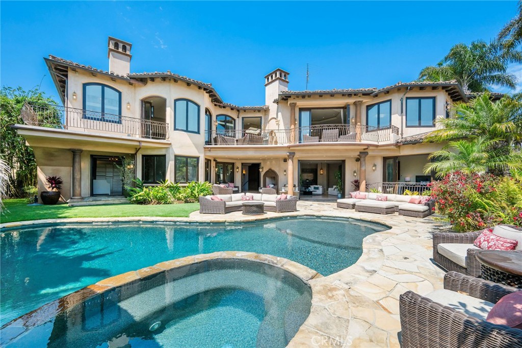 215 S Poinsettia Avenue