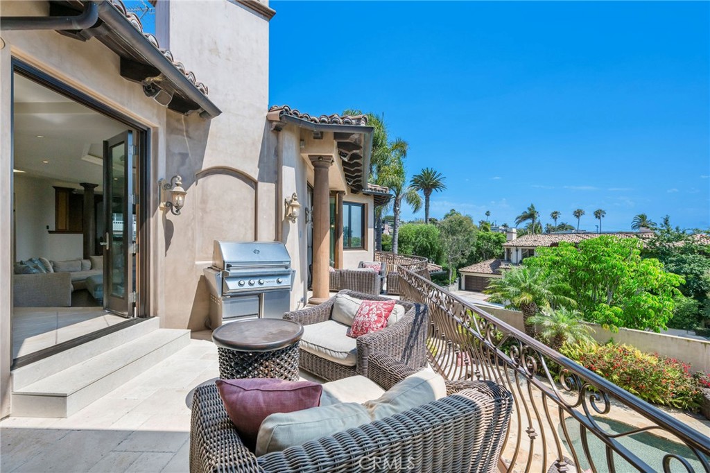 215 S Poinsettia Avenue