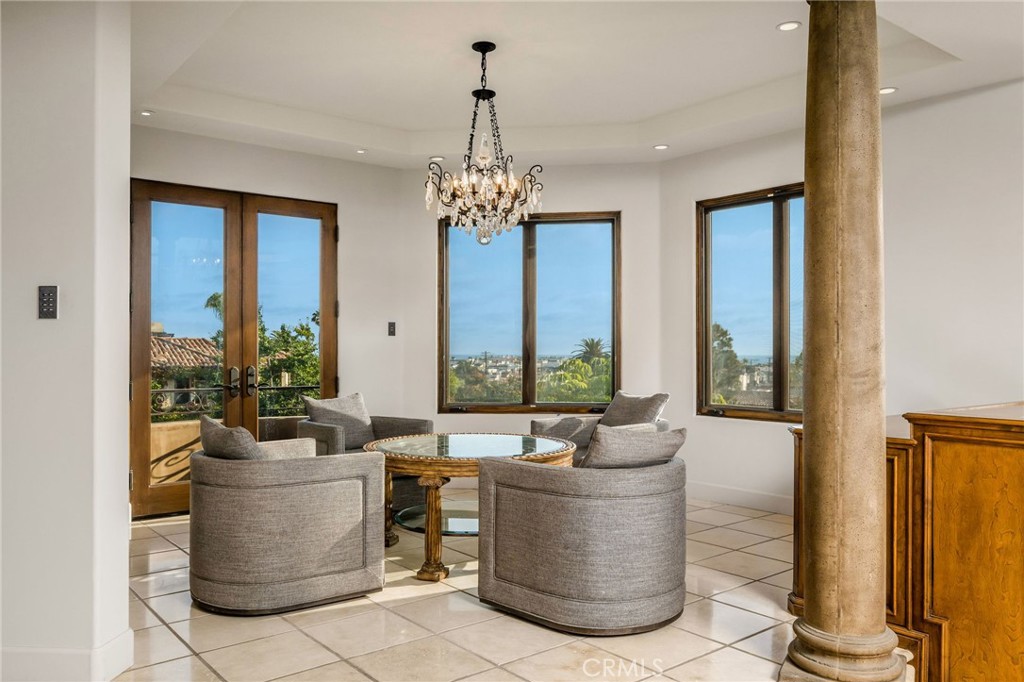 215 S Poinsettia Avenue