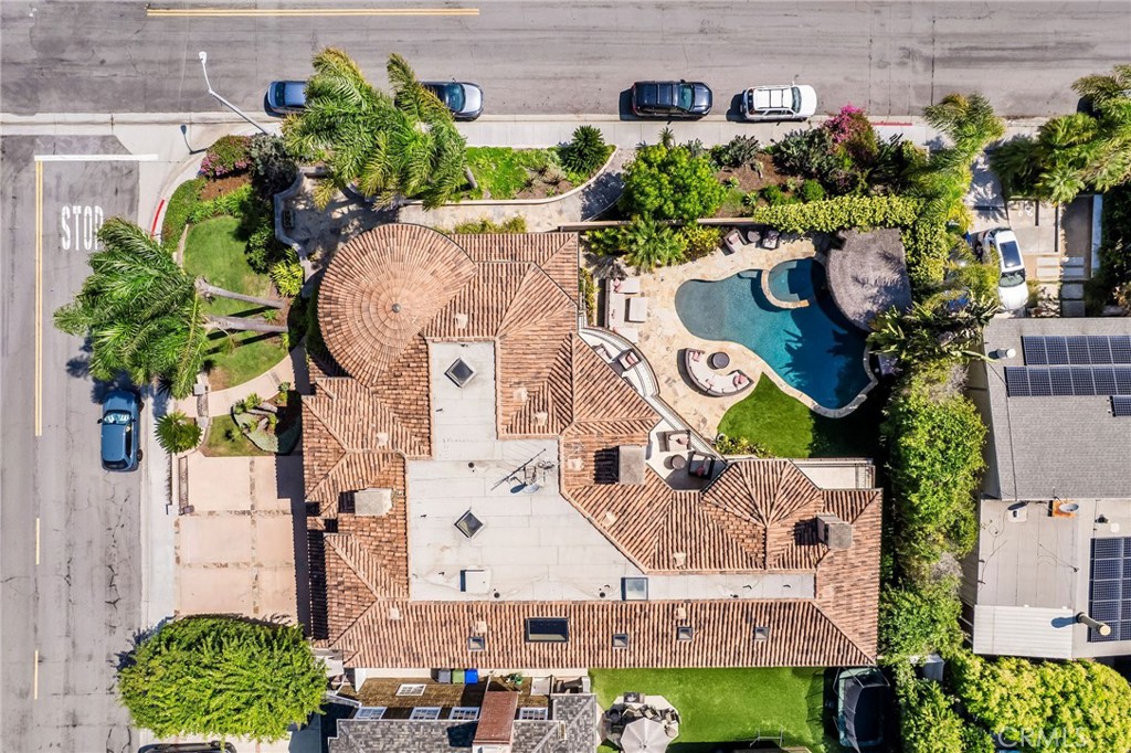 215 S Poinsettia Avenue