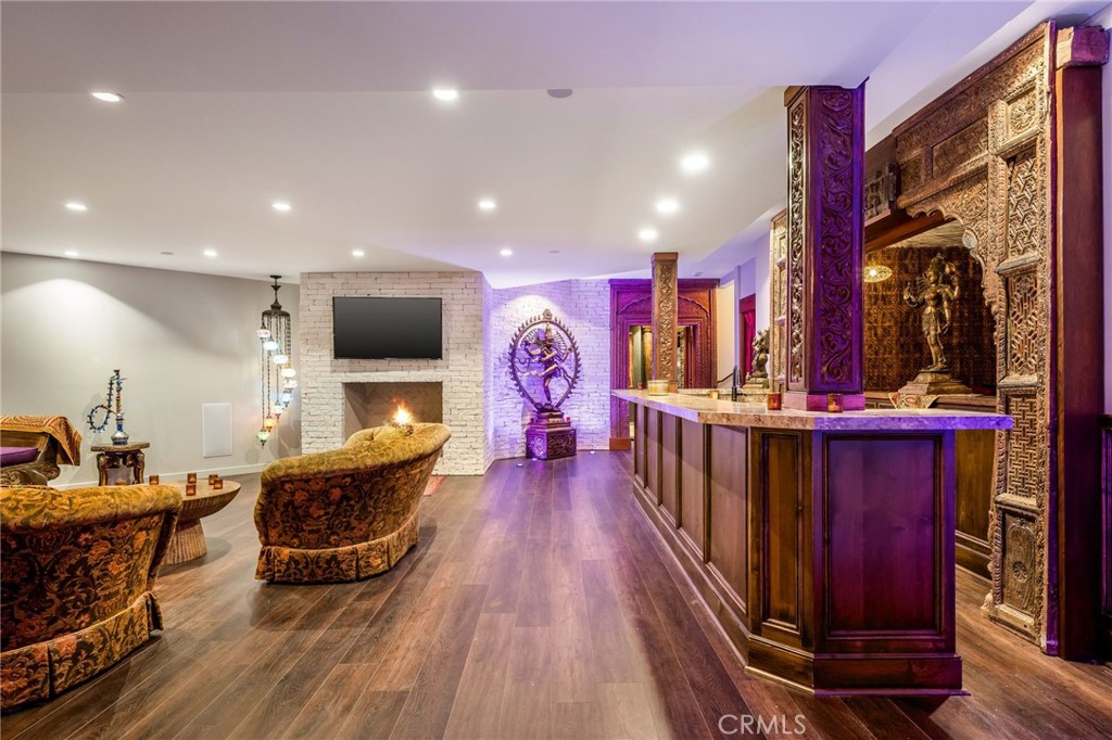 215 S Poinsettia Avenue