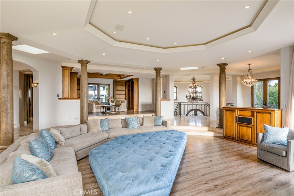 215 S Poinsettia Avenue