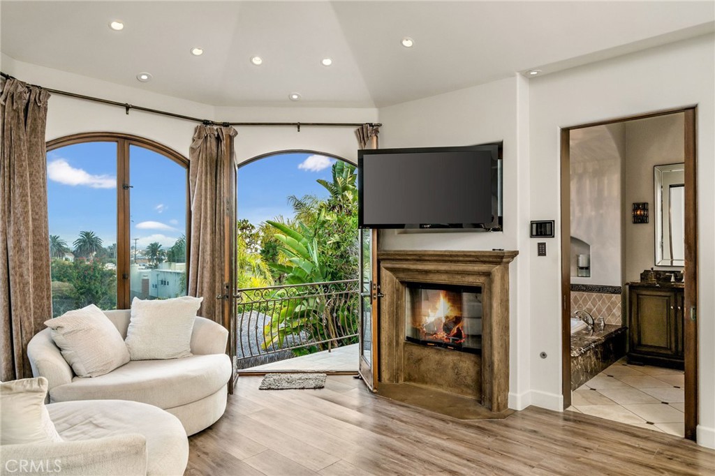 215 S Poinsettia Avenue