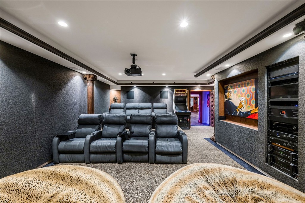 215 S Poinsettia Avenue