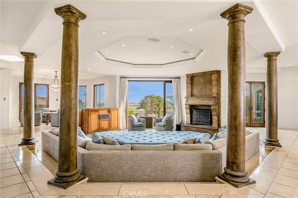 215 S Poinsettia Avenue