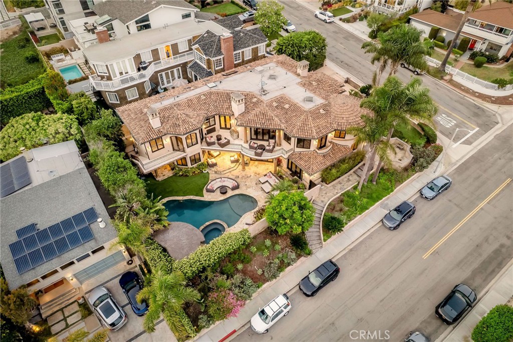 215 S Poinsettia Avenue