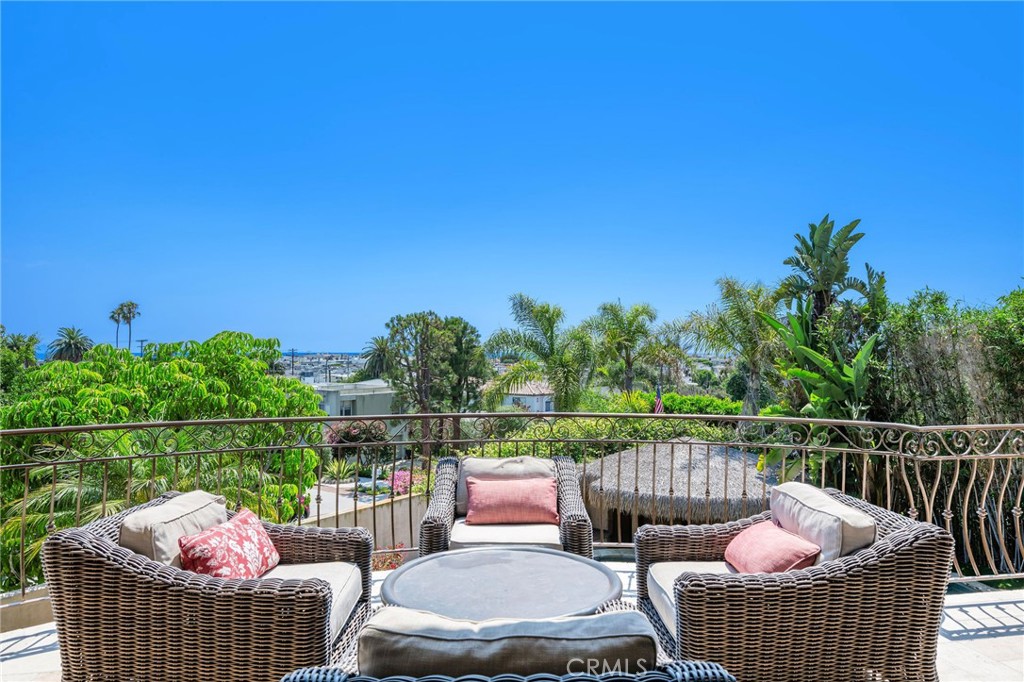 215 S Poinsettia Avenue