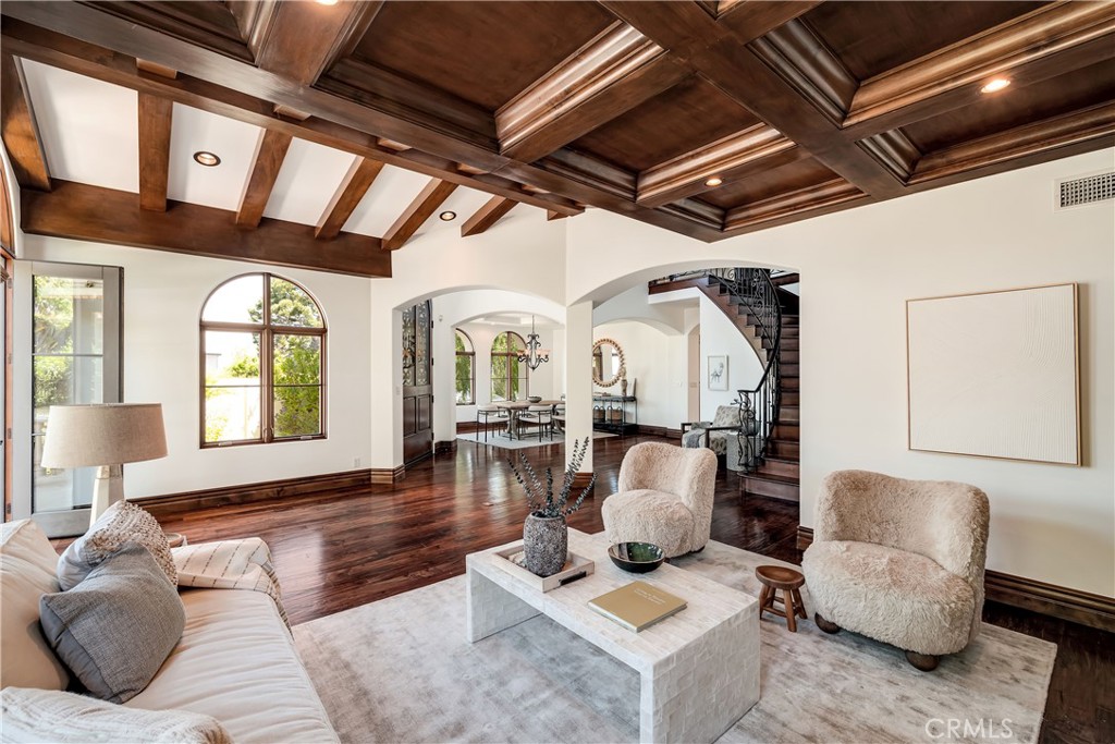 718 N Poinsettia Avenue