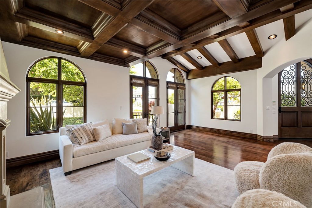 718 N Poinsettia Avenue