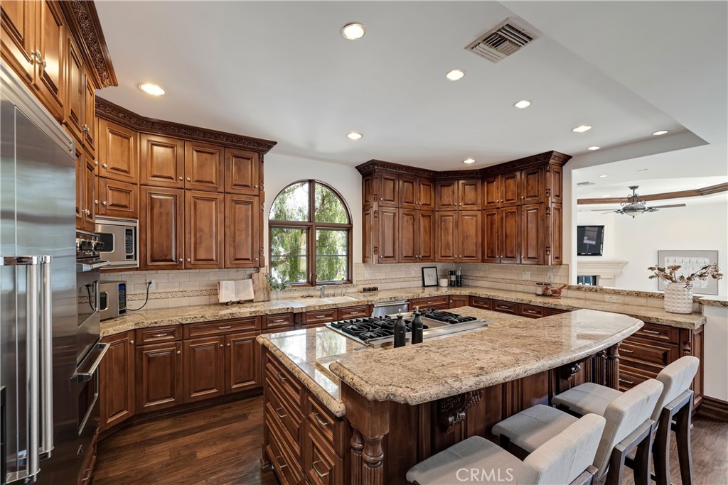 718 N Poinsettia Avenue