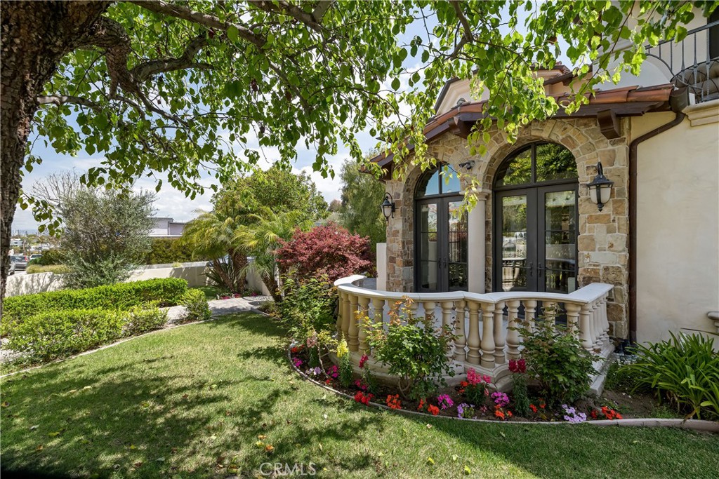 718 N Poinsettia Avenue