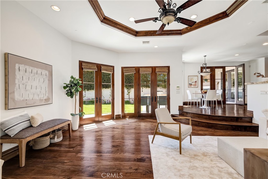 718 N Poinsettia Avenue