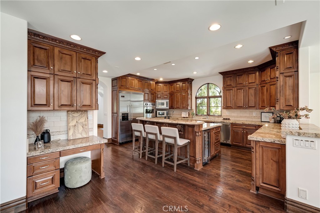 718 N Poinsettia Avenue