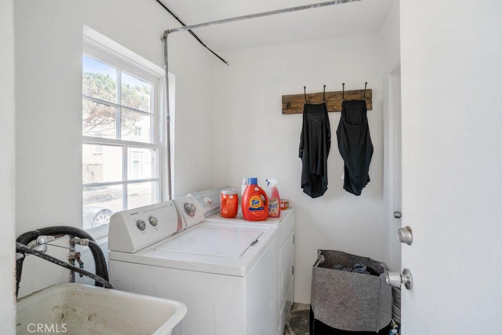 3012 Manhattan Avenue