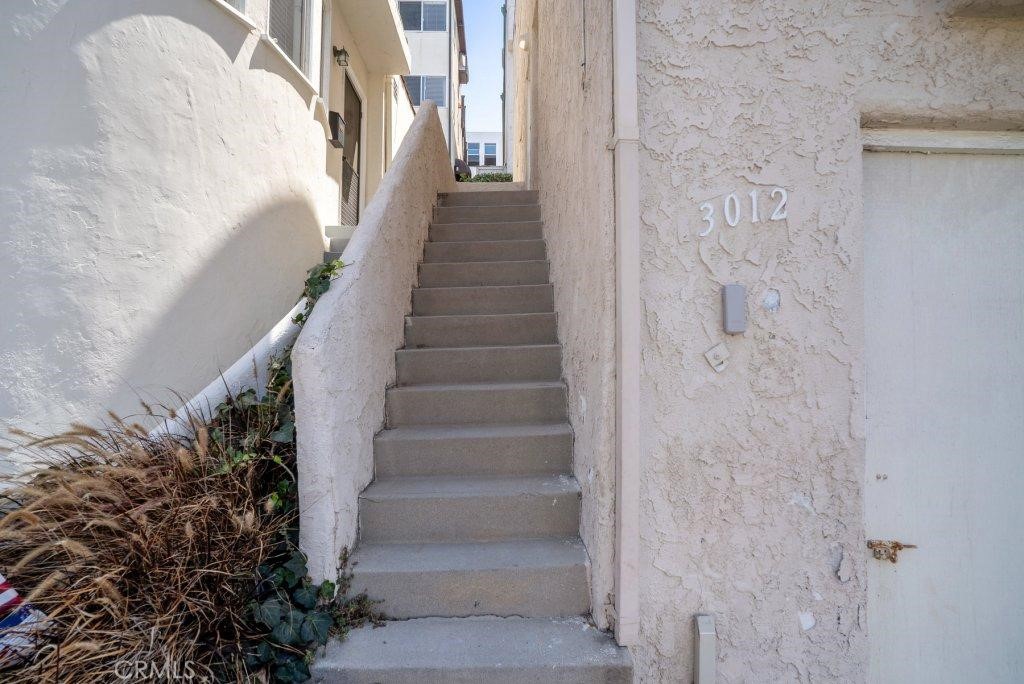 3012 Manhattan Avenue