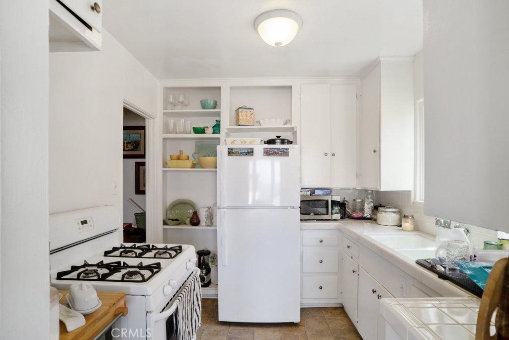 3012 Manhattan Avenue