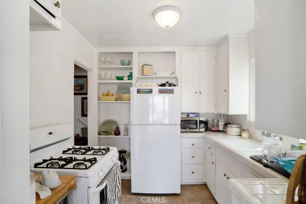 3012 Manhattan Avenue