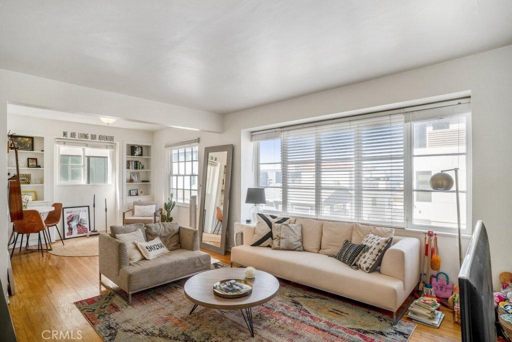 3012 Manhattan Avenue