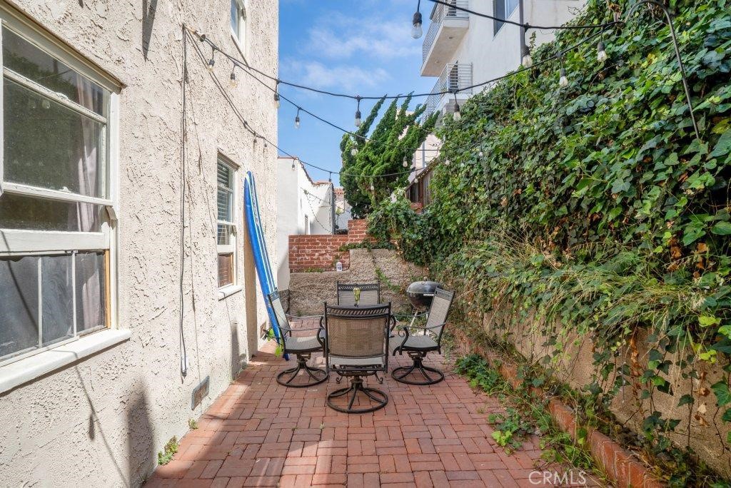 3012 Manhattan Avenue