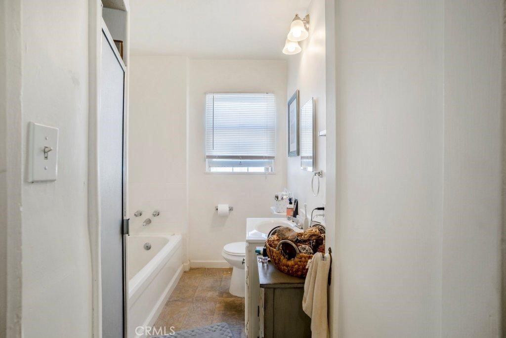 3012 Manhattan Avenue