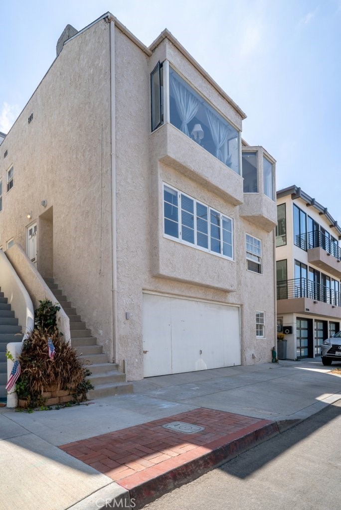 3012 Manhattan Avenue