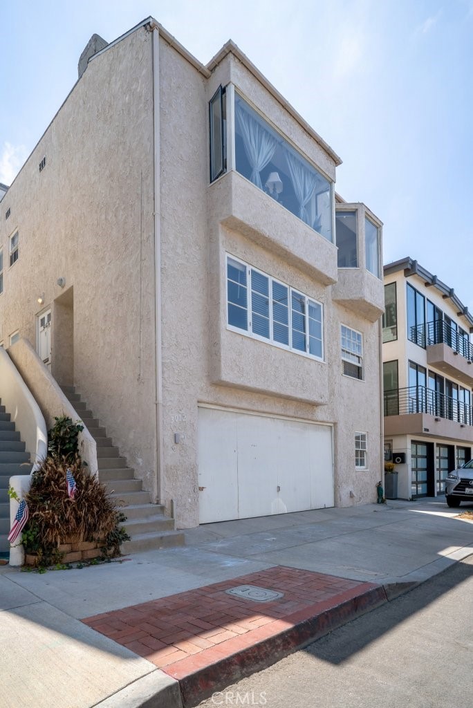 3012 Manhattan Avenue