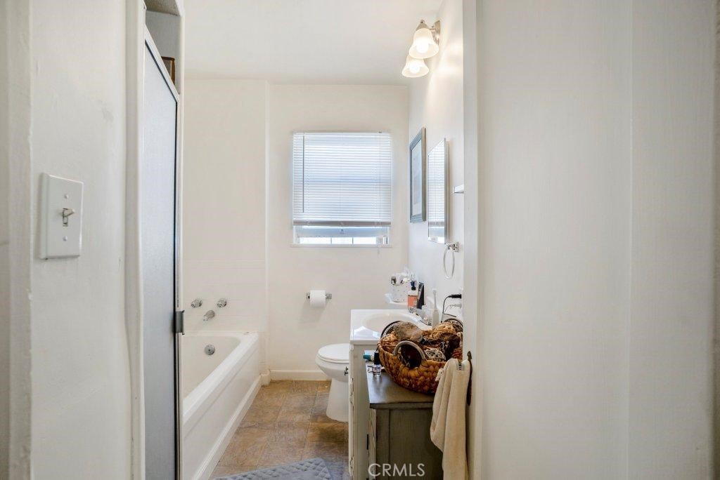 3012 Manhattan Avenue