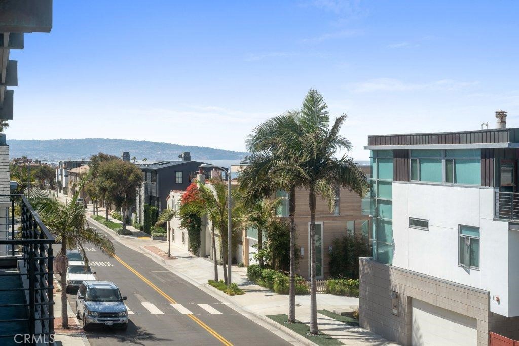 3012 Manhattan Avenue