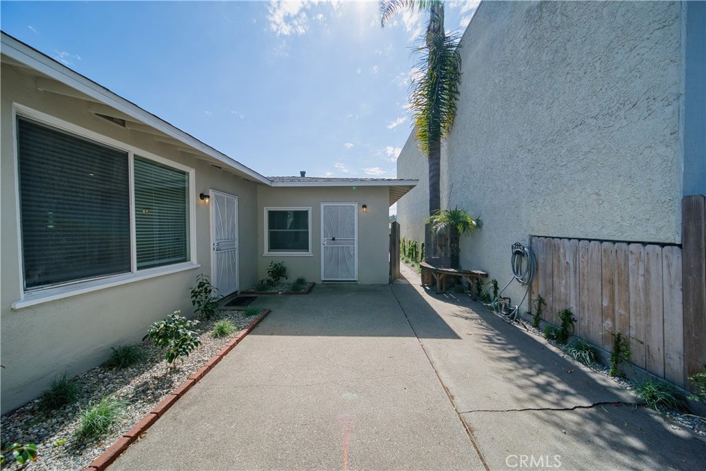 926 MANHATTAN BEACH BLVD B