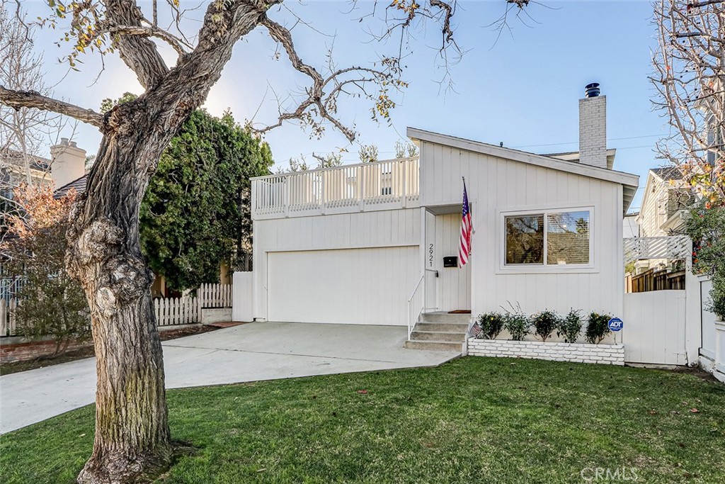 2921 N Poinsettia