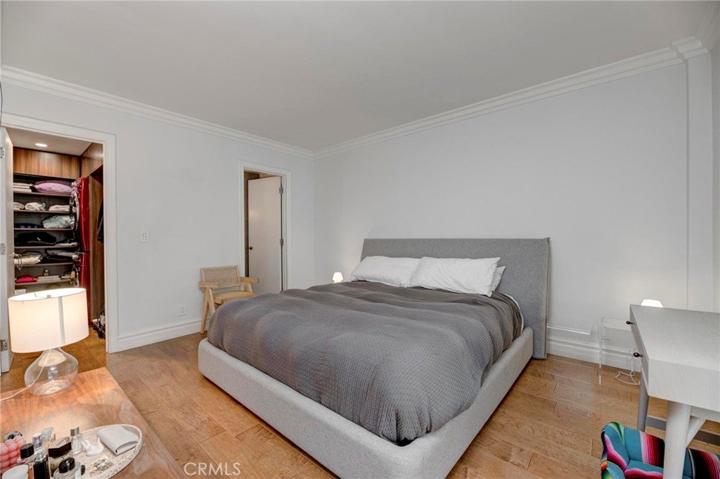 1131 Alta Loma Road 221