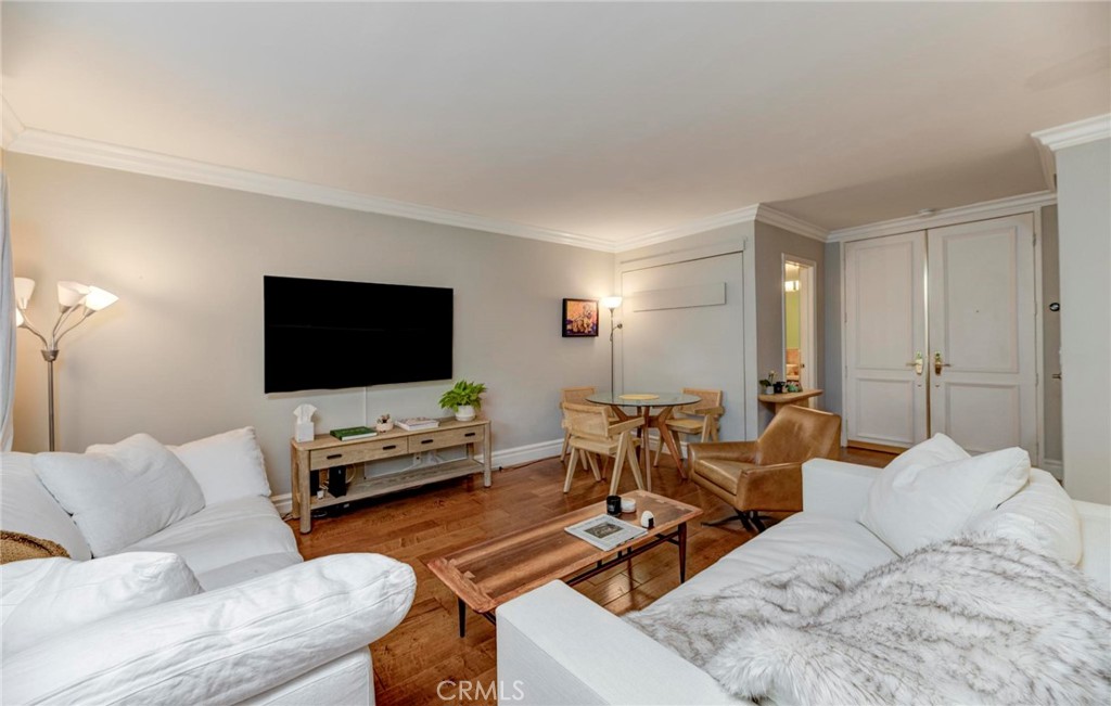 1131 Alta Loma Road 221