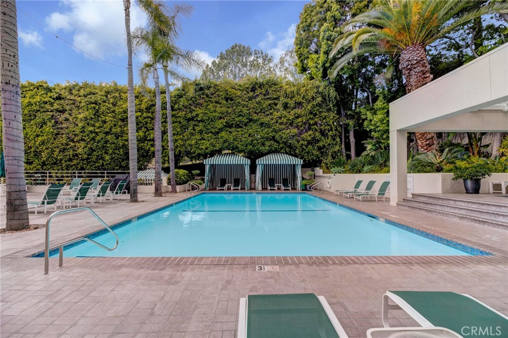 1131 Alta Loma Road 221