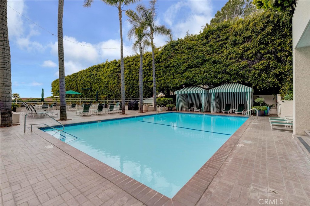 1131 Alta Loma Road 221