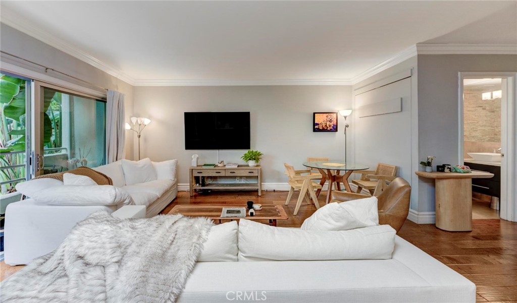 1131 Alta Loma Road 221