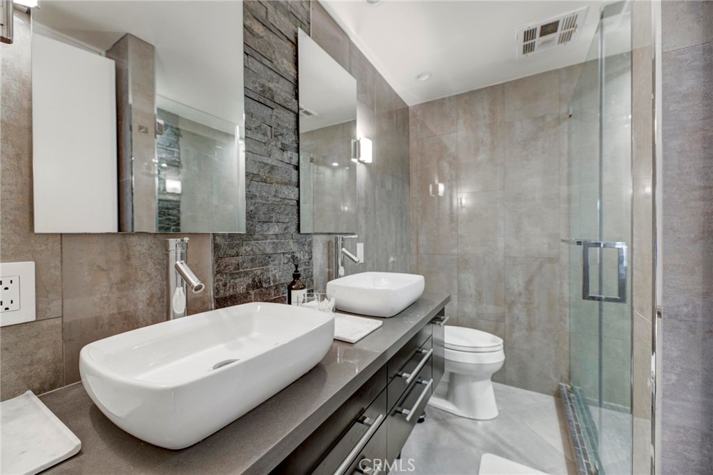 1131 Alta Loma Road 221