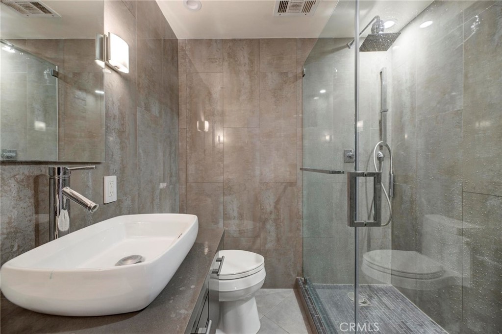 1131 Alta Loma Road 221