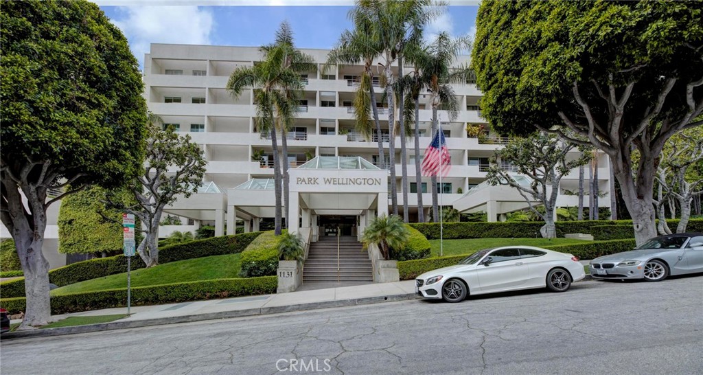 1131 Alta Loma Road 221