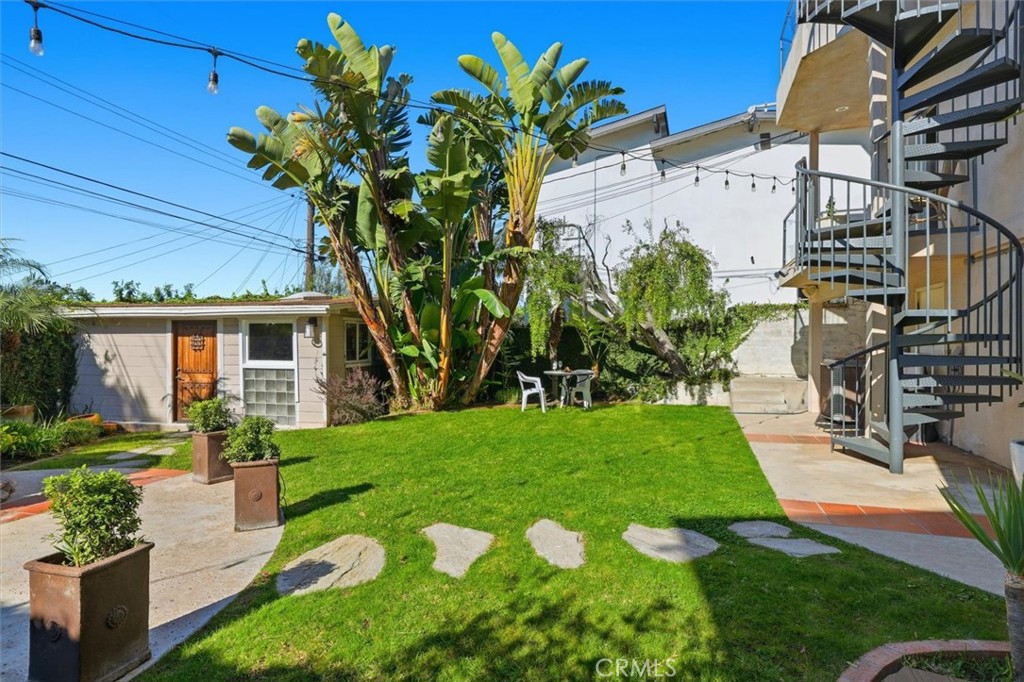 8325 Delgany