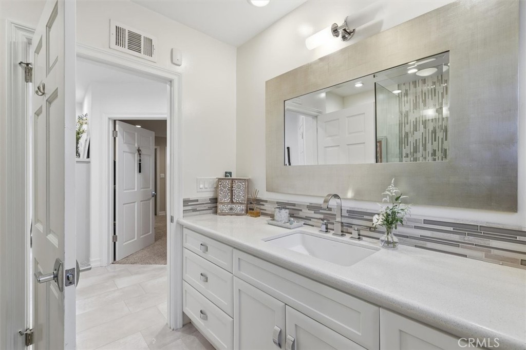 8325 Delgany